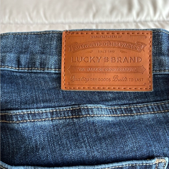 Women's Lucky Brand jeans. - Picture 3 of 6